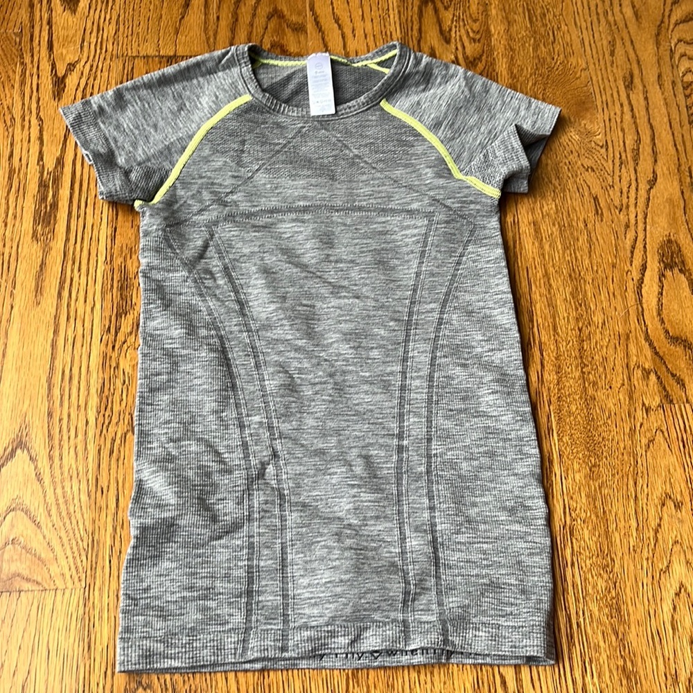 Ivivva Short Sleeve Shirt XS